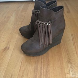 Sbicca ~ Fringe Wedge Booties ~ Tan